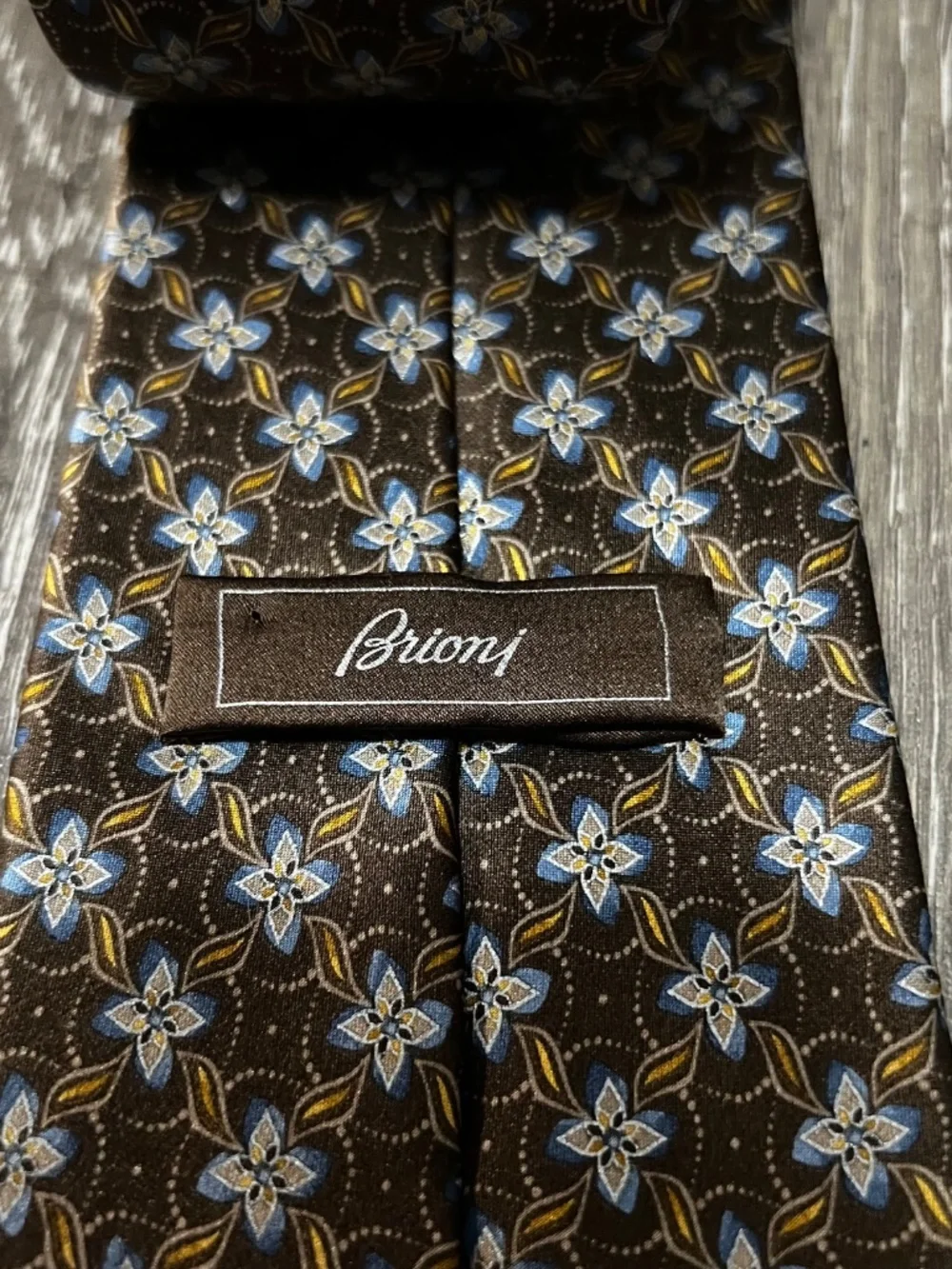 Brioni Neck Tie 100% Silk 59x4 Geometric Flowers Made in Italy